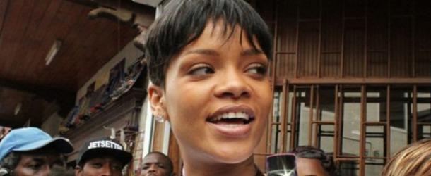 Rihanna : un don généreux pour Noël ! Rihanna : un don généreux pour Noël !