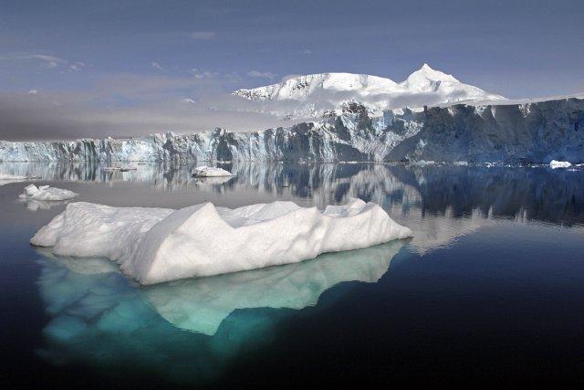 Un glacier en Antarctique.... (Photo: AFP/BRITISH ANTARCTIC SURVEY/NASA)