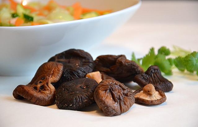 Soupe de nouilles asiatique aux shiitake et petits légumes { Recette détox } Soupe-chinoise3.JPG