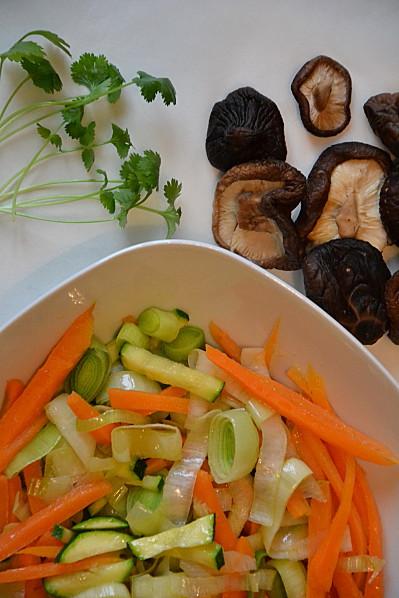 Soupe de nouilles asiatique aux shiitake et petits légumes { Recette détox } Soupe-chinoise4.JPG
