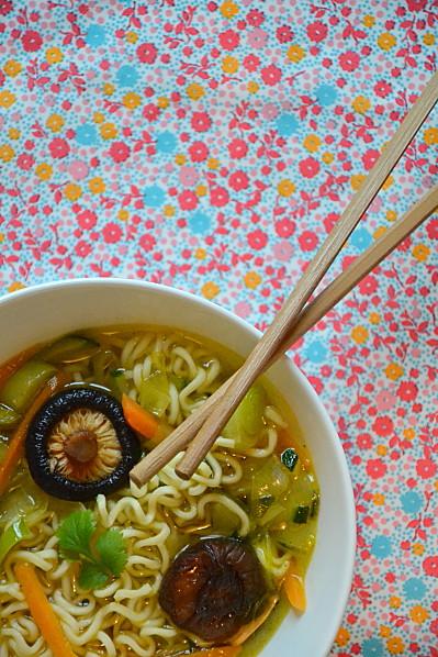 Soupe de nouilles asiatique aux shiitake et petits légumes { Recette détox } Soupe-chinoise14.JPG