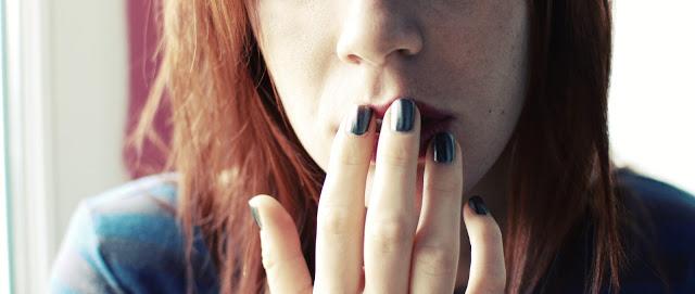 Le vernis aimanté Nocibé vernis-magnétique-nocibé-rousse-vernis-gris-black-attraction-vernis-magnet