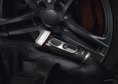 La puissance d’une voiture de course Rasoir-Braun-Series -5-blog-beaute-soins-parfums-homme