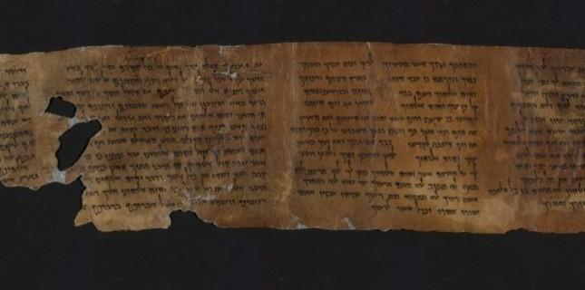Les manuscrits de la mer Morte, de Moïse à l’ère numérique Un fragment des Dix commandements. IAA/Chameleons Eye/NEWSCOM/SIPA
