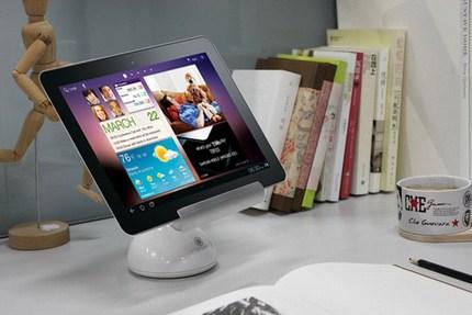 ilight bracket lifestyle galaxy tab iLight Bracket, la lampe de bureau 2 en 1 support pour tablettes tactiles