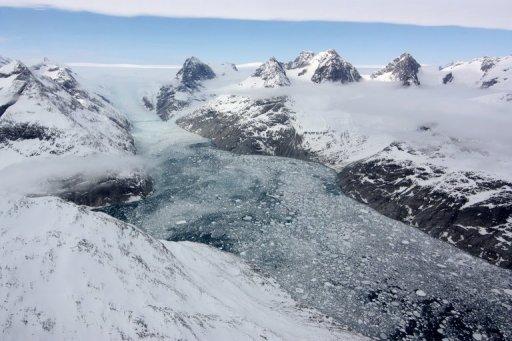 voir le zoom : Image publiée par la NASA le 3 mai 2012, montrant un glacier dans l'est du Groenland