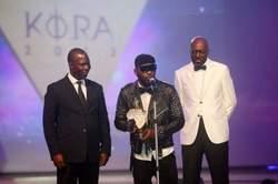 Chris Brown pose un lapin aux Kora Awards