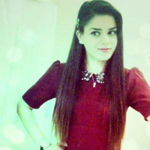 Pardon pour les pains au chocolats que j’ai volés. Pardon pour mon apparence musulmane. Pardon. La Robe Rouge fait sa révolution.