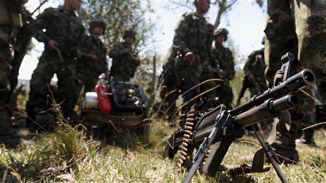 Ottawa allège les restrictions sur l’exportation d’armes prohibées en Colombie Armée colombienne
