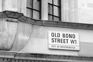 Hommage (londonien) à 007 Hommage (londonien) à 007