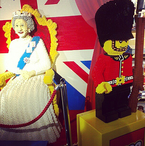 Queen-Lego.png