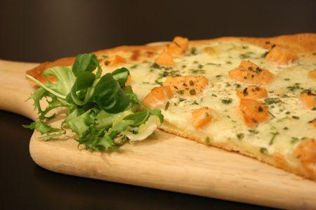 Pizza au saumon fumé, crème fraîche & ciboulette IMG_6955