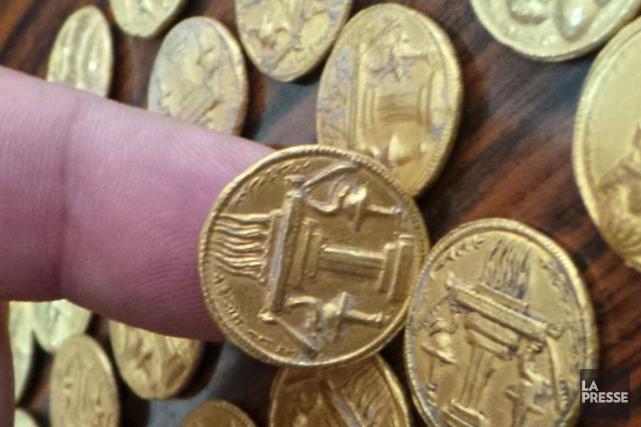 Découverte en Irak de pièces d'or datant de plus de 1 400 ans Les pièces sont à l'effigie d'un roi ou... (Photo : Ali Al-Alak, AFP)