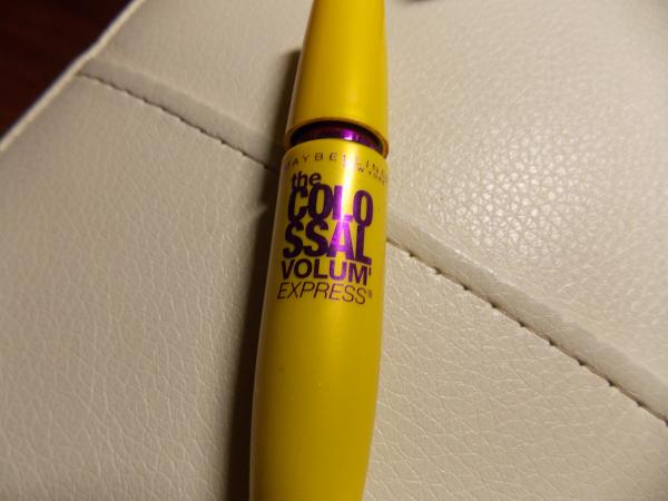 Mes coups de coeur de 2012 Mascara the colossal volume express- Maybelline