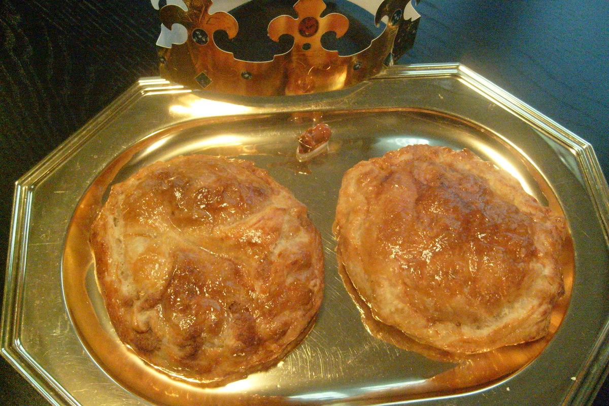 Petites galettes des rois à la créme de marrons chocolat et amaretto Petites galettes des rois à la créme de marrons chocolat et amaretto