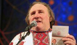 Gérard Depardieu, muni de son nouveau passeport russe, a quitté la Russie pour se rendre en Suisse Gérard Depardieu, muni de son nouveau passeport russe, a quitté la Russie pour se rendre en Suisse