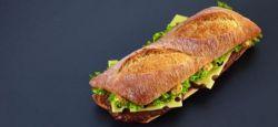 Mc Donald's se prépare à lancer un sandwich au camembert en France Mc Donald's se prépare à lancer un sandwich au camembert en France
