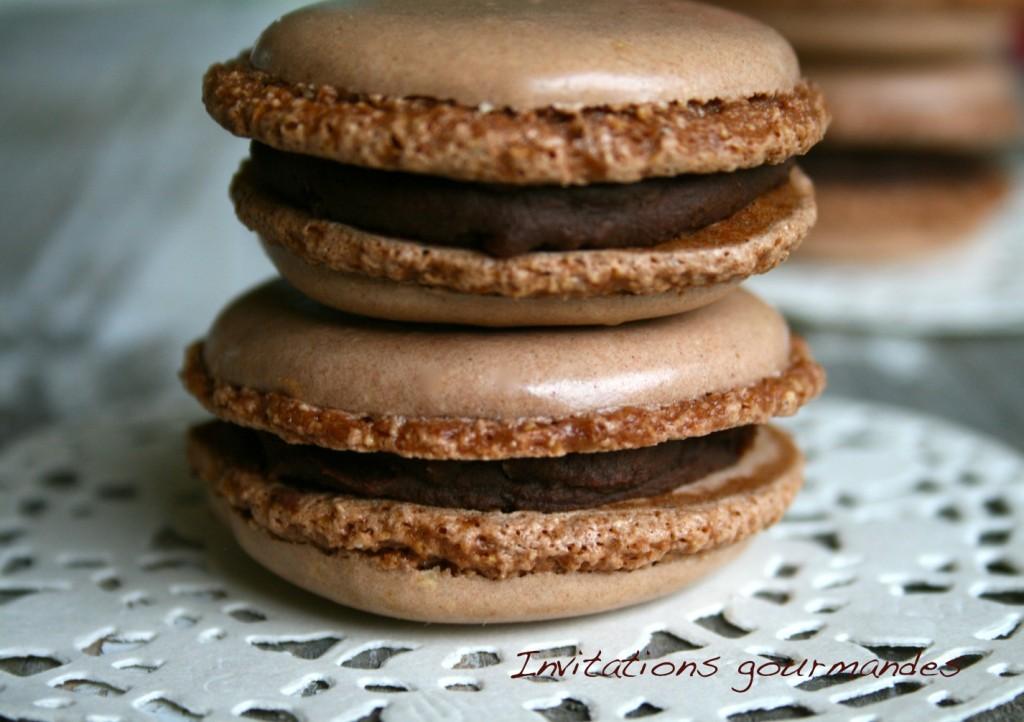 IMG_8587 MACARONS CHOCOLAT AUX ÉCLATS DE NOUGATINE