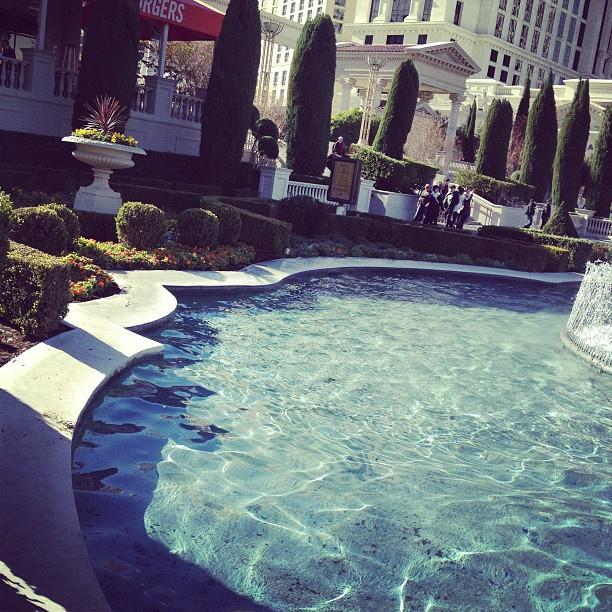 UN AVEUGLE QUI A L’ŒIL slide_273383_1953491_free