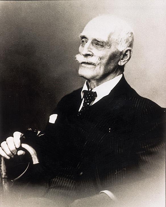 C'est jeudi, c'est poésie. knut_hamsun_postwar_cane.jpg