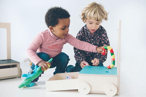 Trotteur Glücksstuhl par Nimio-lab Trotteur Glücksstuhl par Nimio-lab