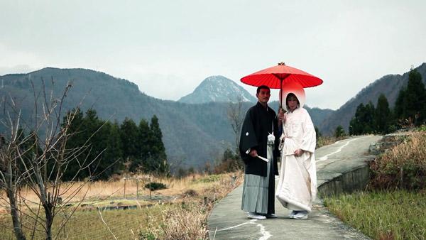 Un mariage traditionnel japonais dans le village de Otari, en Vidéo Kenichi Ayaka Weeding Otari