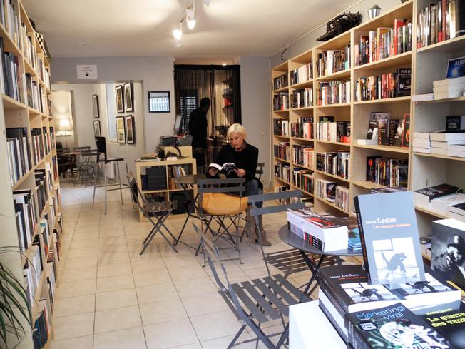 « Cette nuit-là » de Linwood Barclay, un auteur découvert par hasard chez « Lignes Noires » : petite librairie spécial polars… En Avignon (près de la place des Carmes)