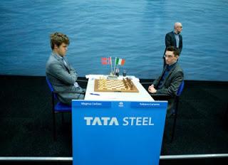 Échecs : Magnus Carlsen 1/2 Fabiano Caruana ronde 1 - Photo © Tata Steel 