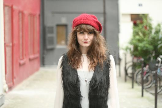 Yamcha bonnet bordeaux look