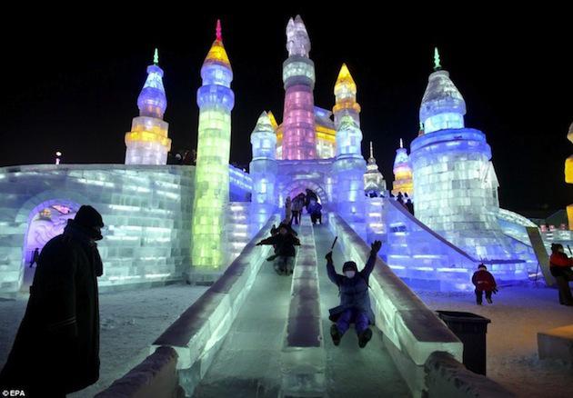Glisse, Glace, Gloss LED-Lit-Ice-Slides-At-The-Harbin-Ice-Festival-in-China-1
