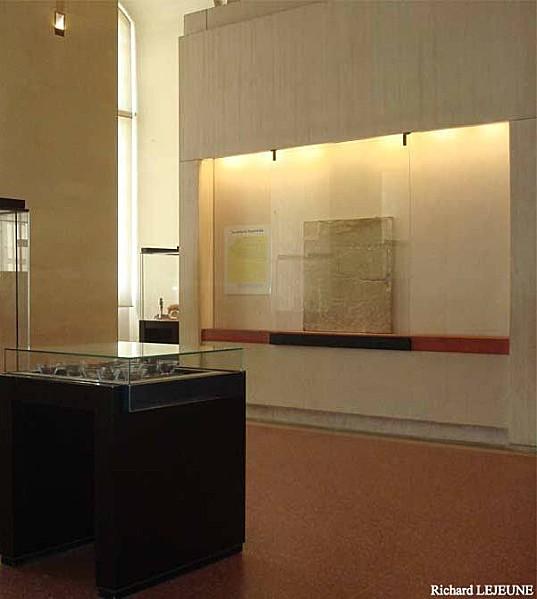 Salle 5 : Vitrine 9 et 5 Salle-5---Vitrines-9-et-5.jpg