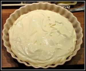 Et voici le résultat - Un beau cheesecake reposant dans son Le Creuset