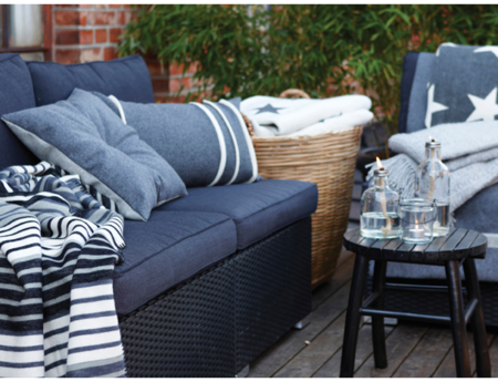 Terrace-with-cushions-cotton-blankets
