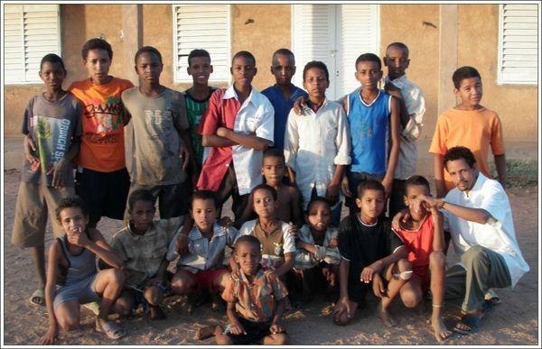 A Aboubé, qui avait une caresse pour chaque enfant P2230032 (2)