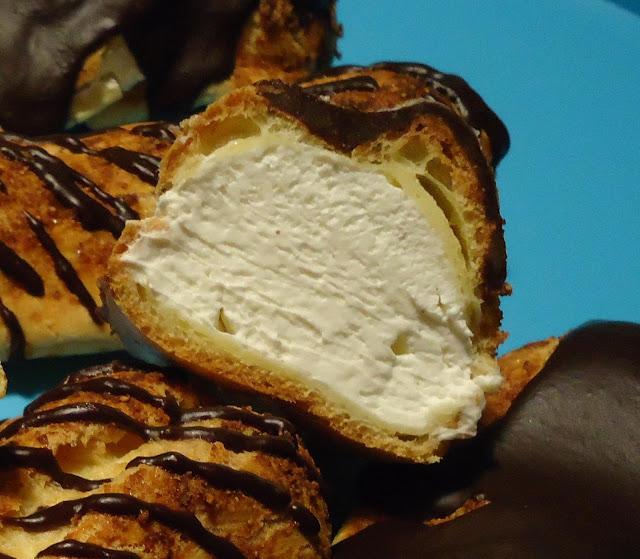 Éclairs caramélisés à la Chantilly et chocolat Éclairs caramélisés à la Chantilly et chocolat