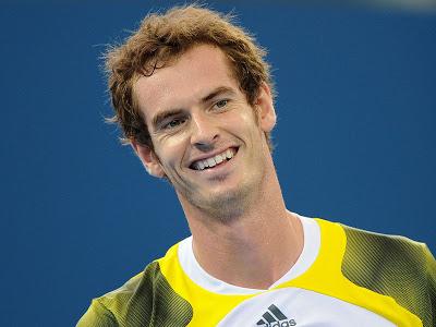Le Britannique Andy Murray a rejoint le Serbe Novak Djokovic en finale de l'Open d'Australie en battant le Suisse Roger Federer