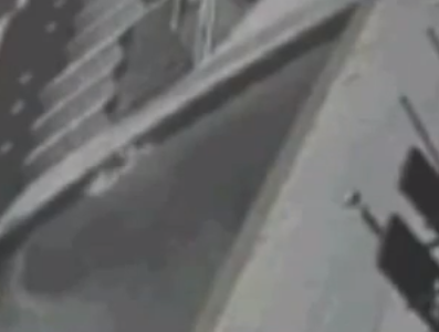 Elle tombe dans l’eau en écrivant un SMS Screenshot_12