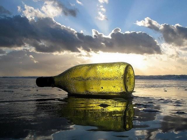 Ceci est une bouteille (consignée) lancée à la mer ! (1/2) Ceci est une bouteille (consignée) lancée à la mer ! (1/2)