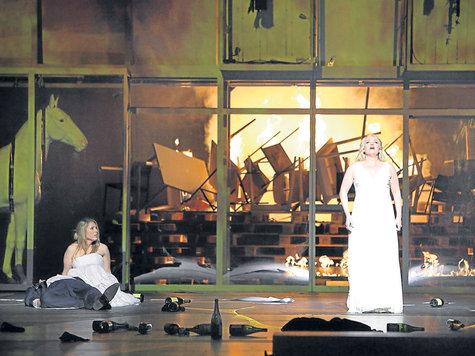 Final BAYERISCHE STAATSOPER (MUNICH) 2012-2013: DER RING DES NIBELUNGEN de Richard WAGNER, GÖTTERDÄMMERUNG le 27 janvier 2013 (Dir.mus:Kent NAGANO, Ms en scène: Andreas KRIEGENBURG)