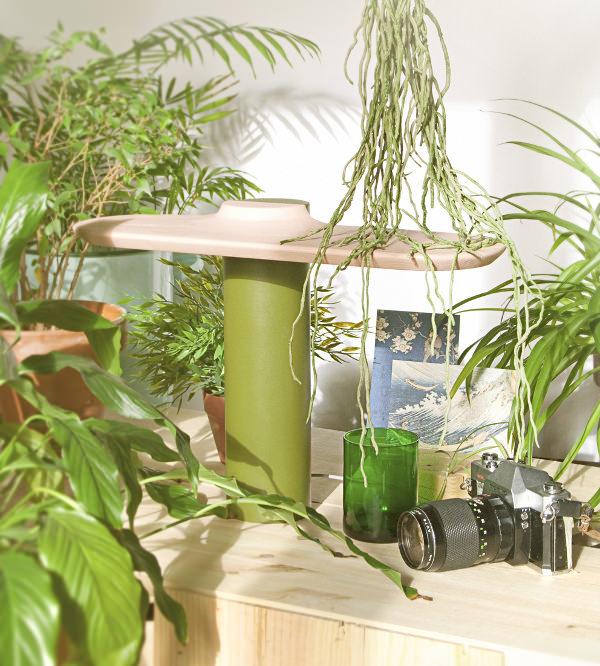 Plateau la lampe à poser par Ferréol Babin Plateau la lampe à poser par Ferréol Babin