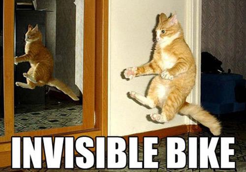Enfourcher une moto invisible