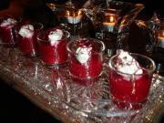 Cliquez pour agrandir : Gaspacho de betterave rouge à l'orange et crème fouettée aux graines germées Gaspacho de betterave rouge à l'orange et crème fouettée aux graines germées