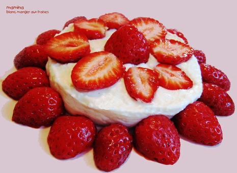 MAMINA ET OLIF menu 31: Asperges et langoustines, boeuf parfumé et blanc mangé aux fraises BLANC MANGER AUX FRAISES