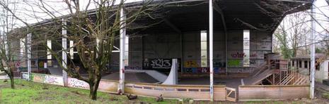Spot : skatepark des Charmilles à Bourges (18) Spot : skatepark des Charmilles à Bourges (18)