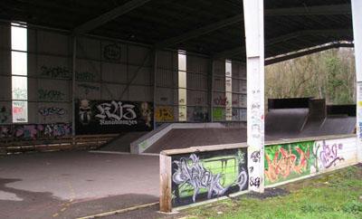 Spot : skatepark des Charmilles à Bourges (18) Spot : skatepark des Charmilles à Bourges (18)