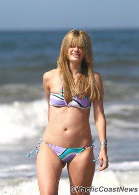 - Mischa Barton - Sexy Bikini Paparazzi Photos. Hot!