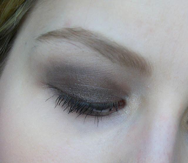 Je suis naturelle avec Sleek (looks inside) Je suis naturelle avec Sleek (looks inside)