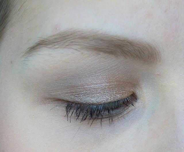 Je suis naturelle avec Sleek (looks inside) Je suis naturelle avec Sleek (looks inside)