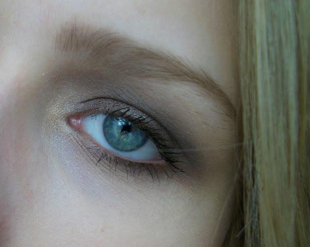 Je suis naturelle avec Sleek (looks inside) Je suis naturelle avec Sleek (looks inside)