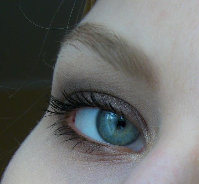 Je suis naturelle avec Sleek (looks inside) Je suis naturelle avec Sleek (looks inside)